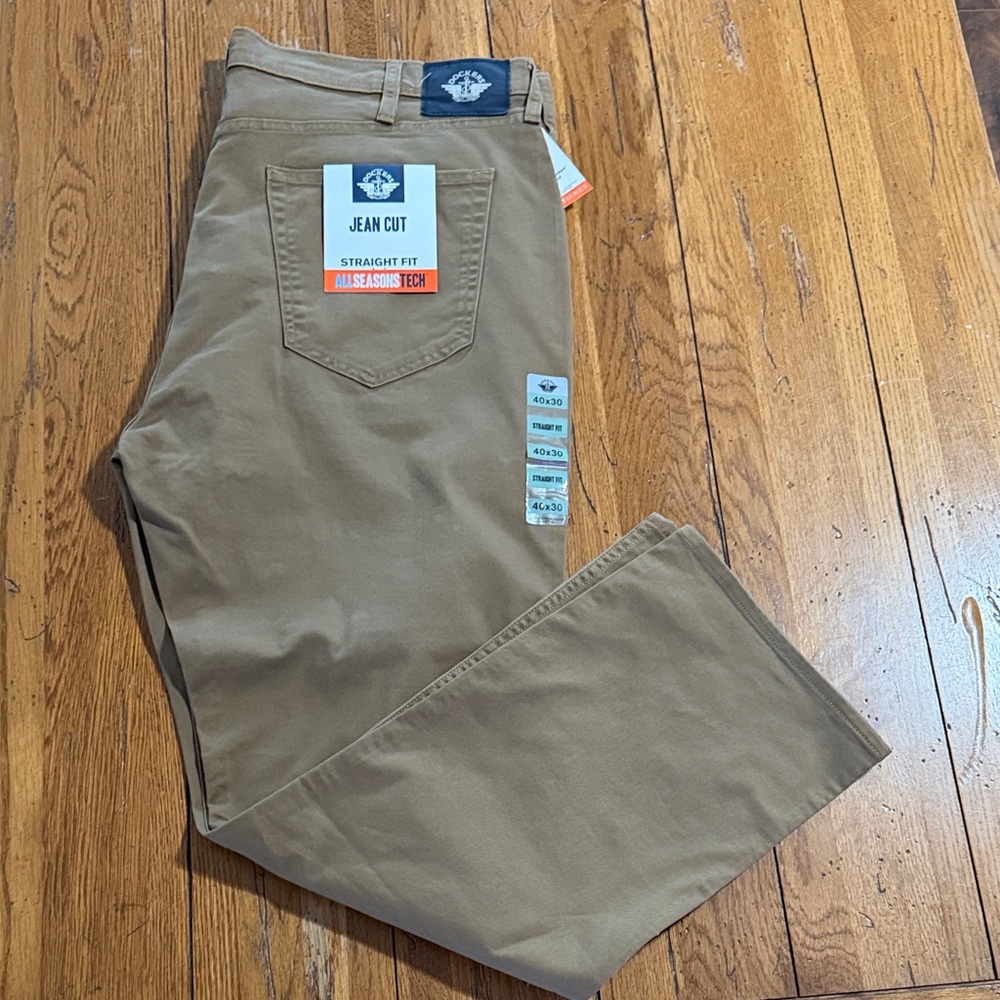 Dockers Men's Khaki Straight Fit Chinos